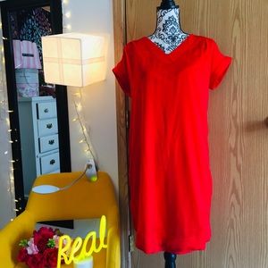 Emelia Women’s red short sleeve v-neck satin shift dress S